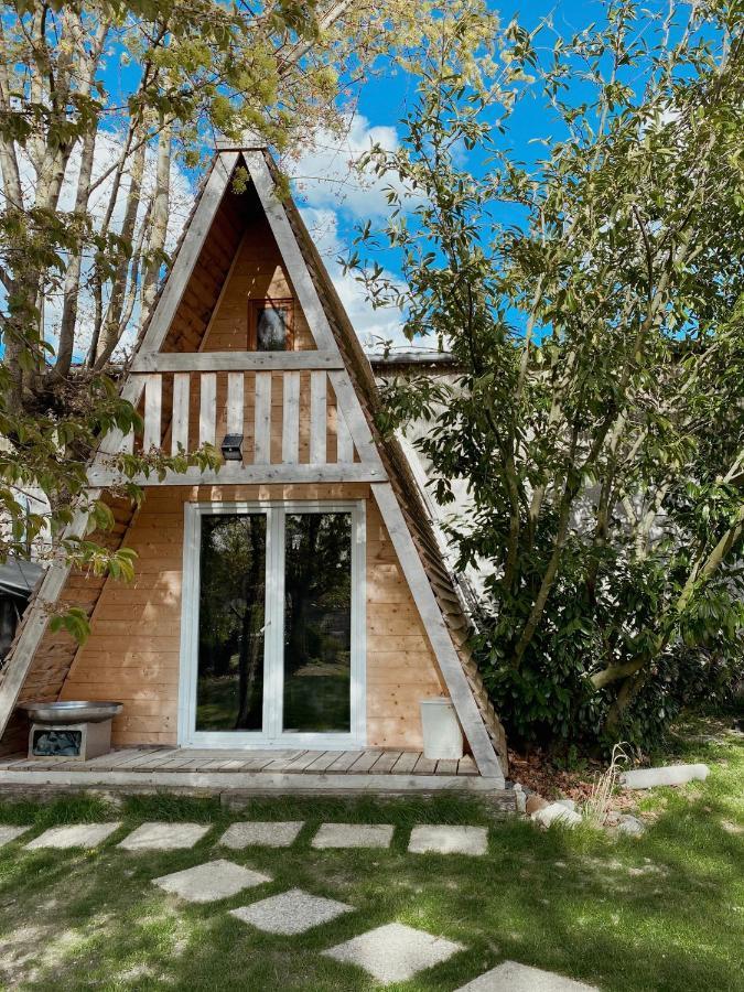 Le Chalet Tipi Avec Jacuzzi Et Jardin Труа Экстерьер фото